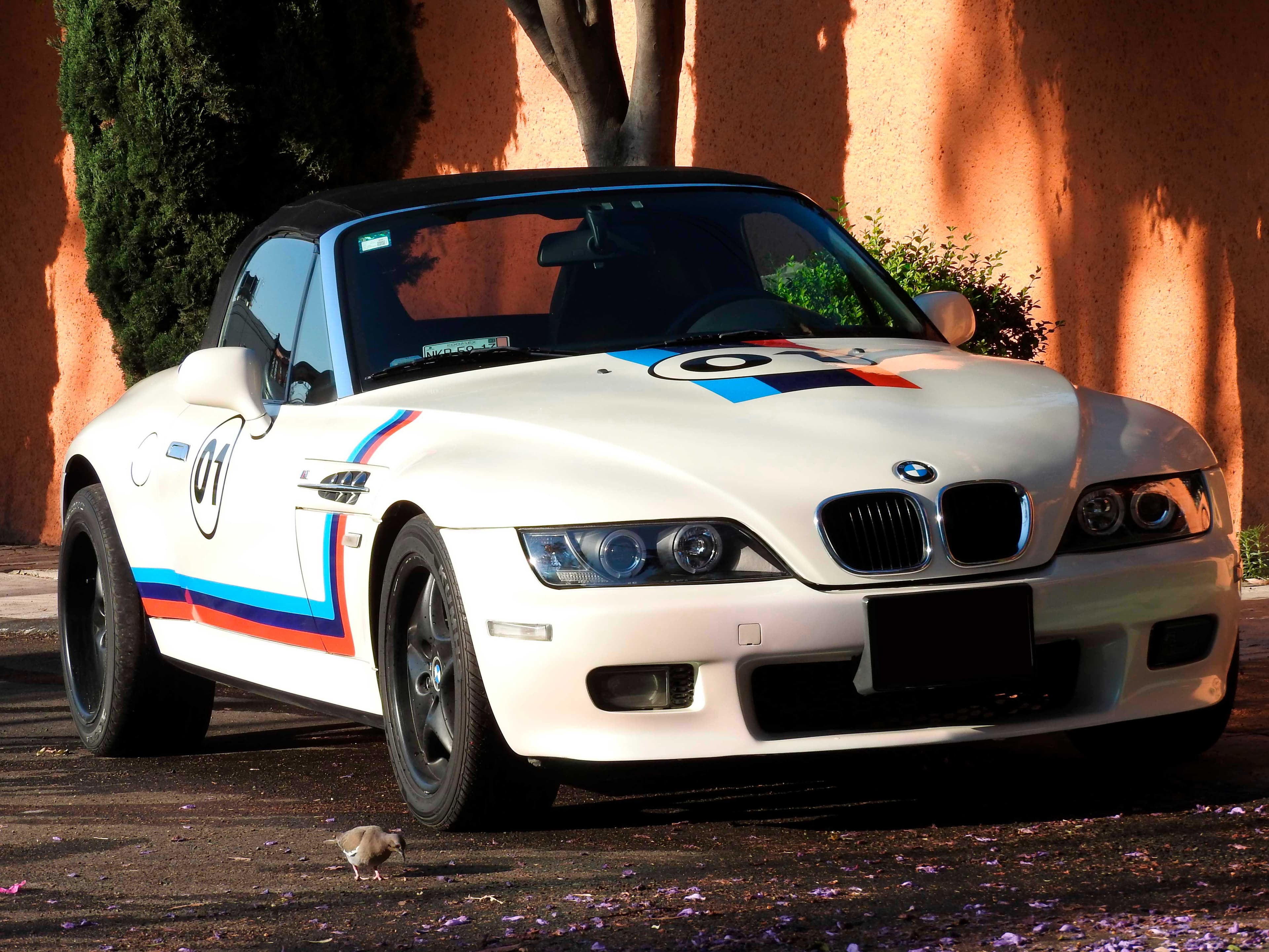 BMW Z3 Roadster de couleur claire