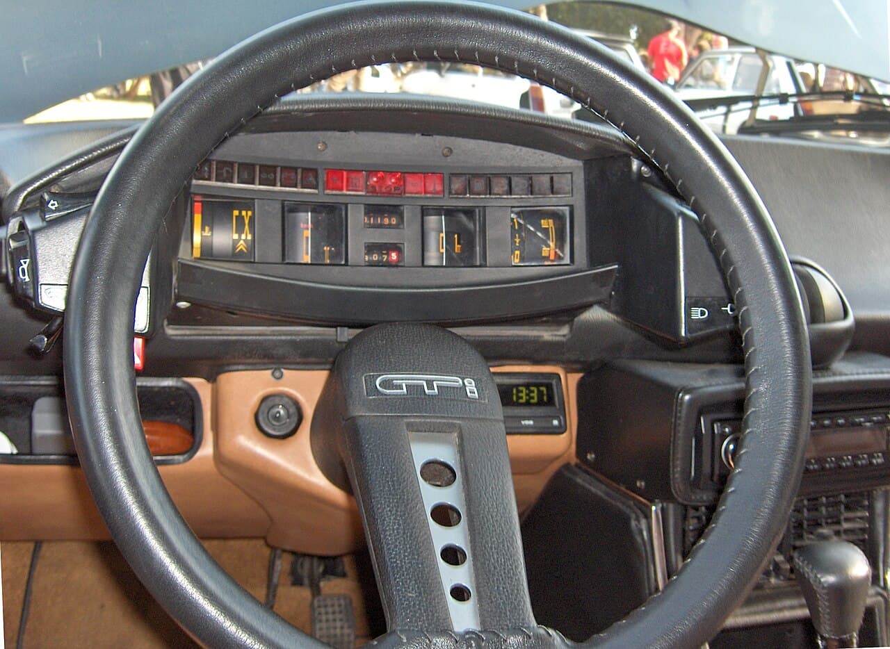 Tableau de bord Citroën CX GTi avec satellites de commande
