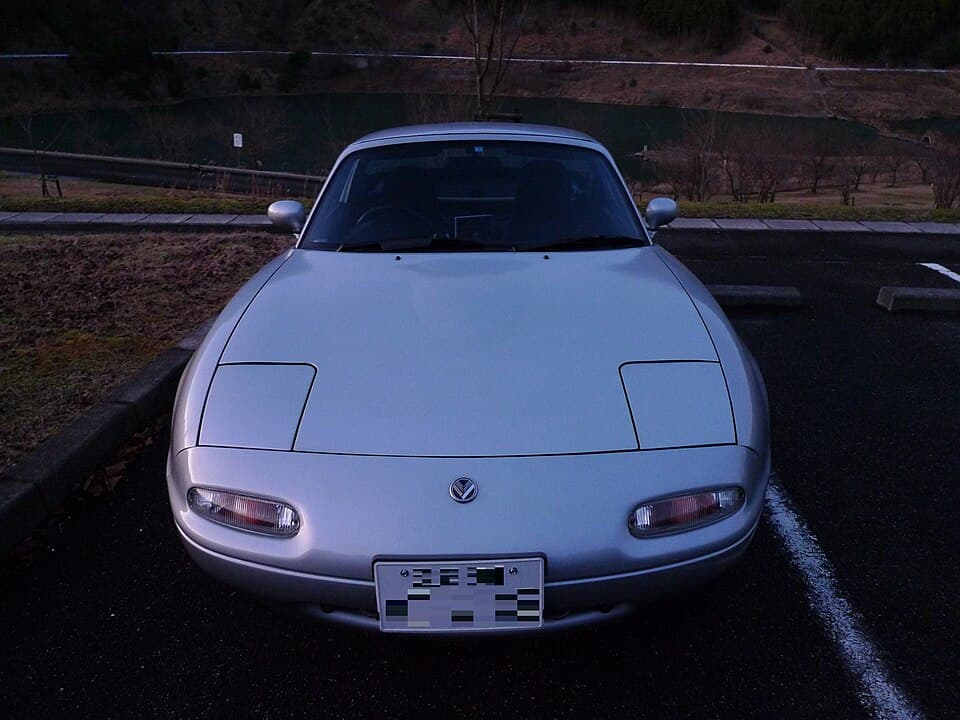 Mazda MX-5 NA (Miata) roadster de face