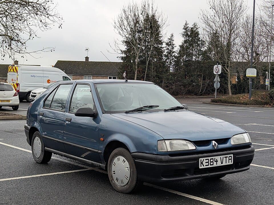 Renault 19 5 portes de face